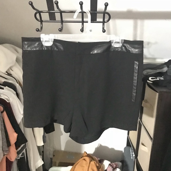 Shorts - Picture 2 of 3